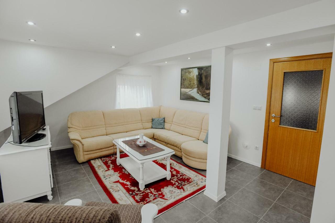 Apartman Slavonia จาโกโว ภายนอก รูปภาพ